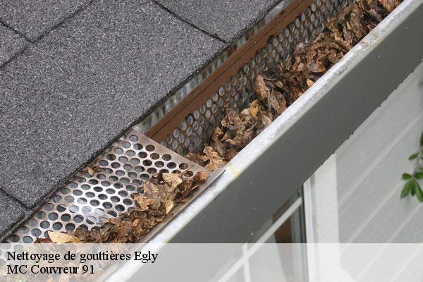 Nettoyage de gouttières  egly-91520 MC Couvreur 91